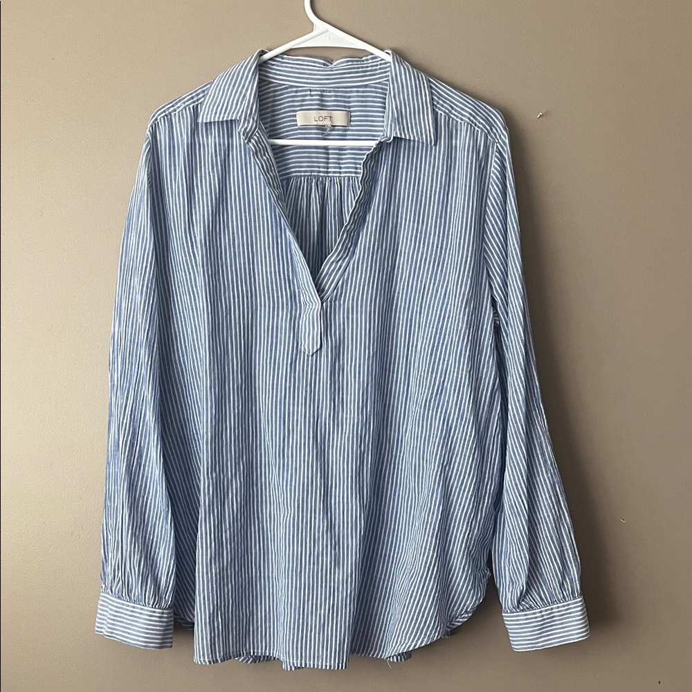LOFT Women’s Casual Blue and White Striped Shirt